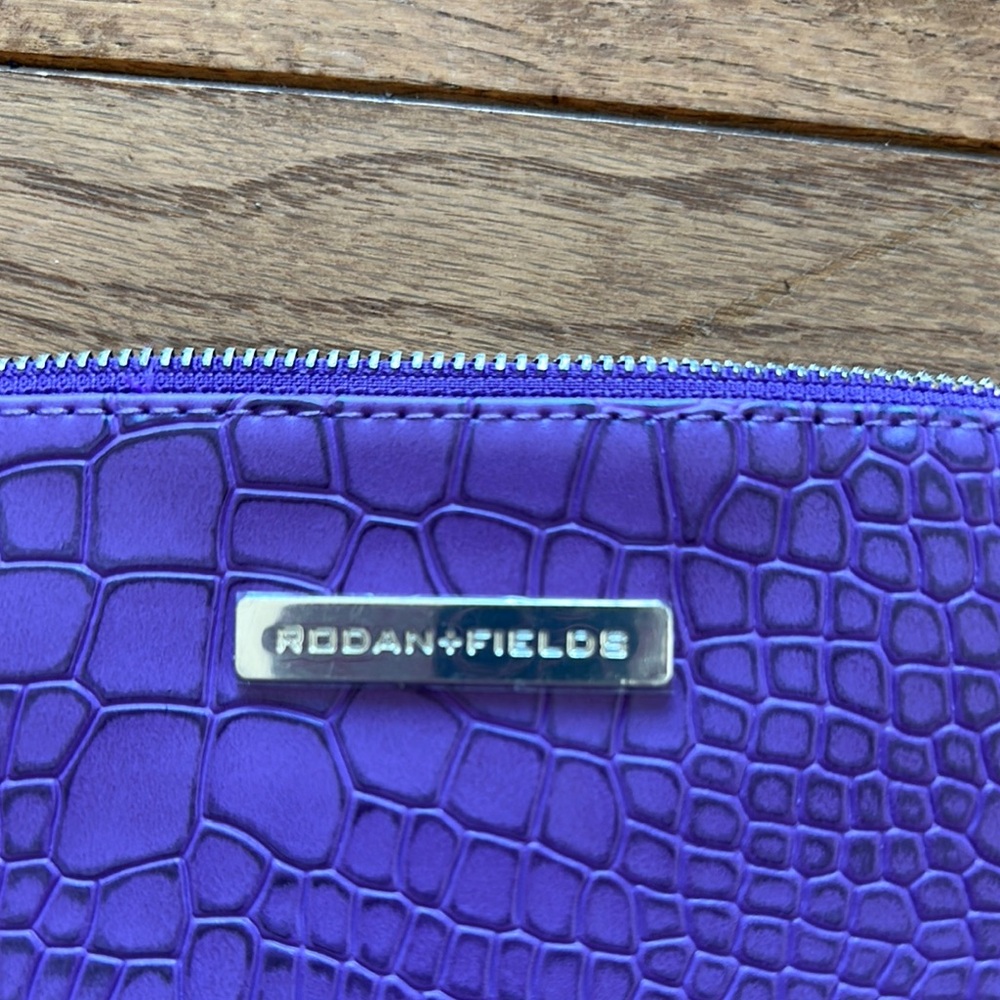 Purple Crocodile-Embossed Women Bag - Picture 2 of 6